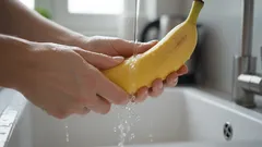 De ce trebuie să speli chiar și banana înainte de a o consuma: un fapt surprinzător dezvăluit de specialiști
