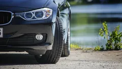 De ce profesioniștii din domeniul parcării nu parchează mașinile cu roțile aliniate paralel — adevăruri și mituri