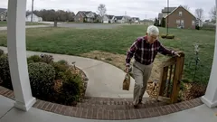 Un bărbat de 78 de ani livra mâncare din nevoie — i s-a strâns un milion de dolari pentru ca el să se poată pensiona